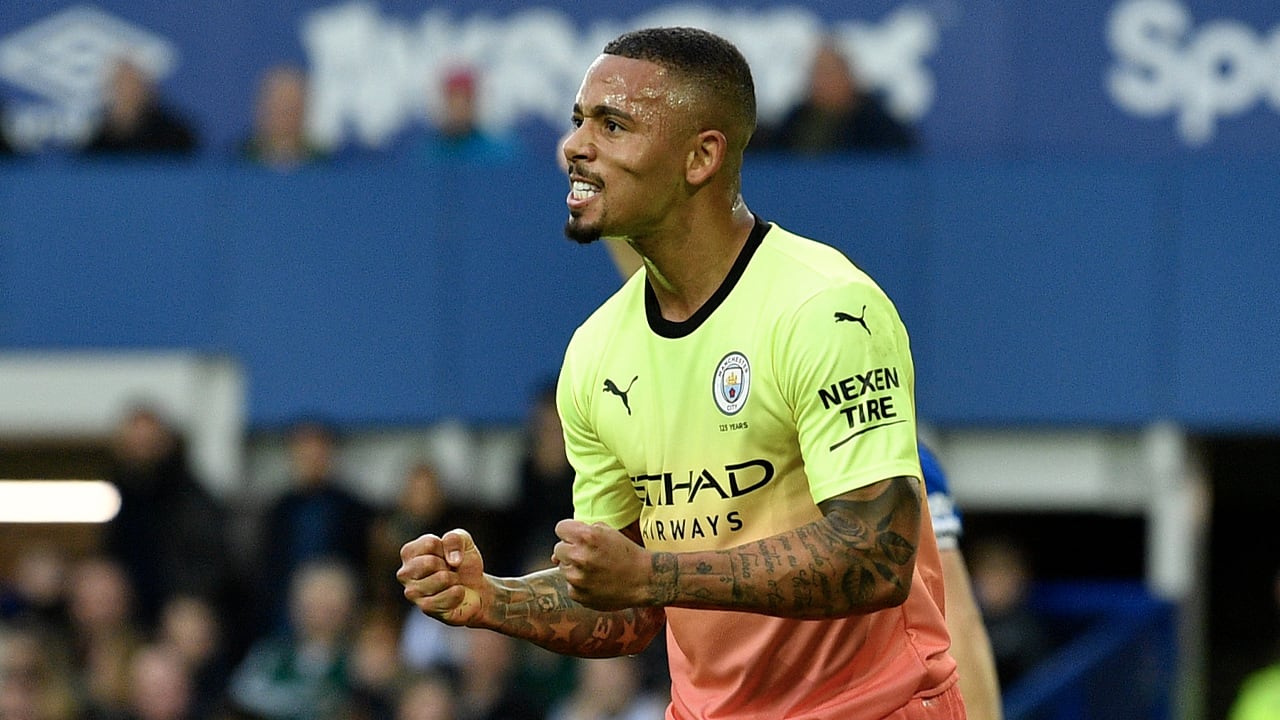 Manchester City pas laat voorbij Everton