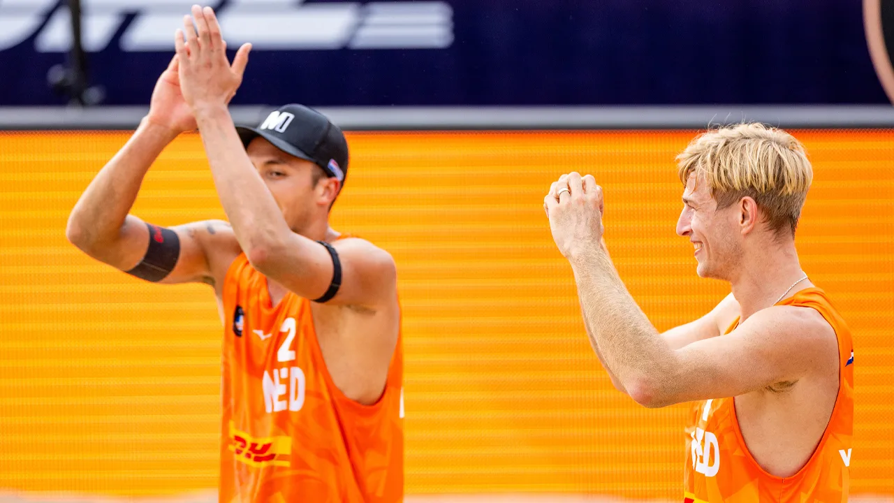 Publiek steunt beachvolleyballer Van de Velde na zege op EK