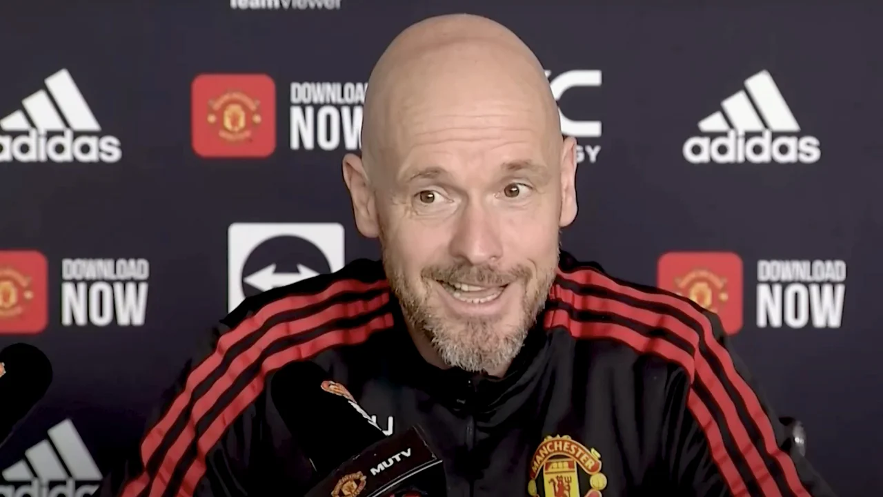 Video: Ten Hag op persconferentie: 'You're looking a cow in the ass'