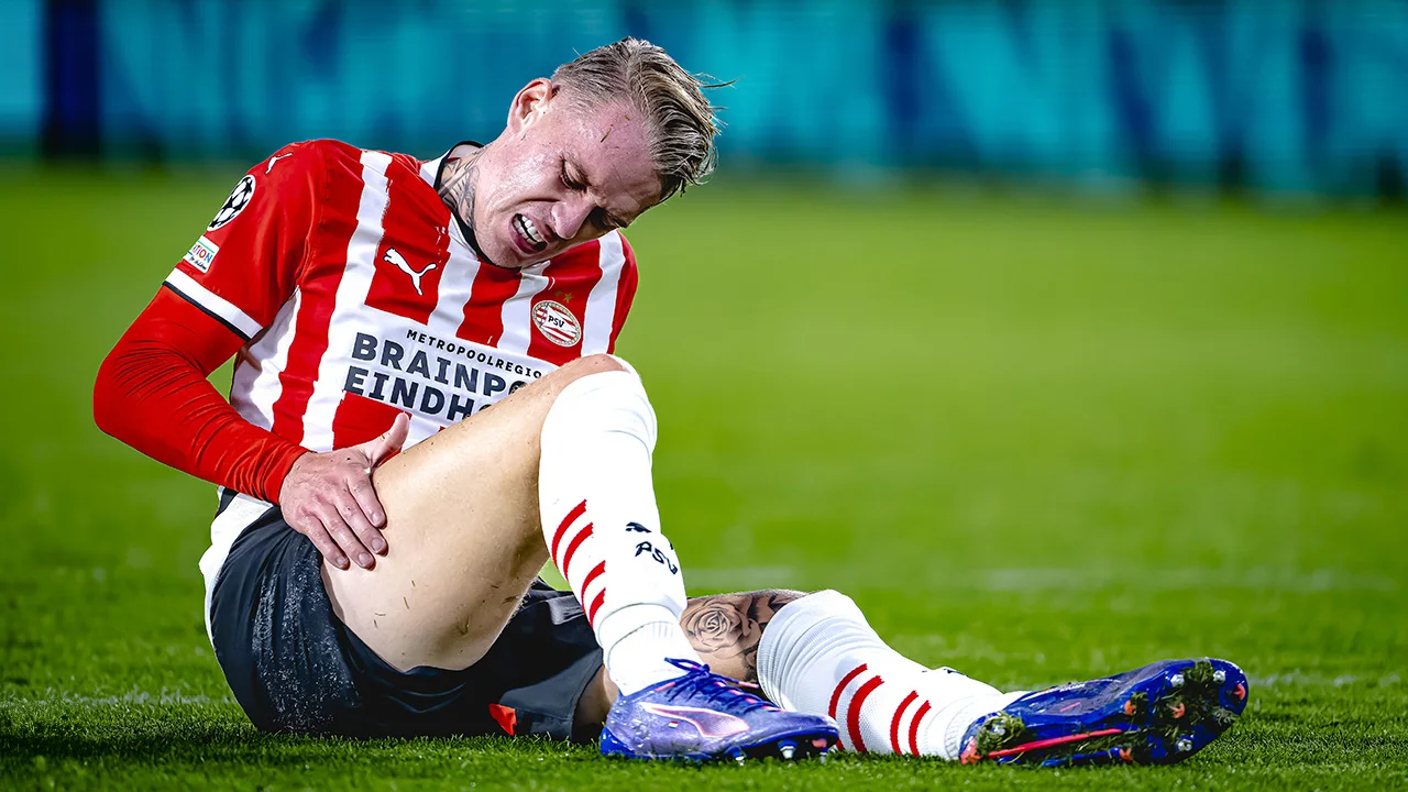 PSV mist geblesseerde Karsdorp tegen Paris Saint-Germain