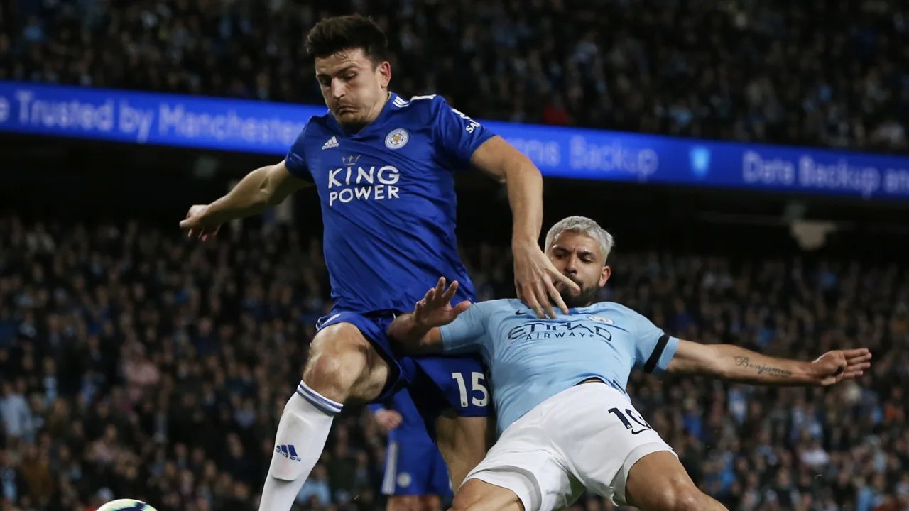 'Maguire stoot Van Dijk van troon en vertrekt voor recordbedrag naar Manchester City'