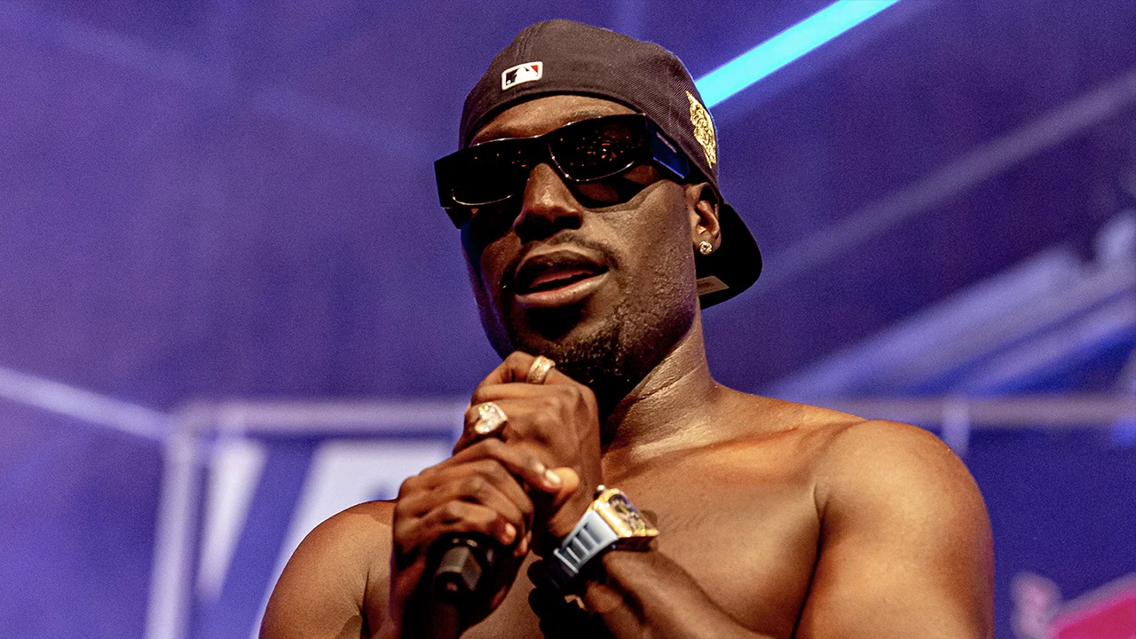 Rapper Frenna heeft liedje voor Eurovisie Songfestival ingezonden: 'Ik denk dat de timing te gek is'