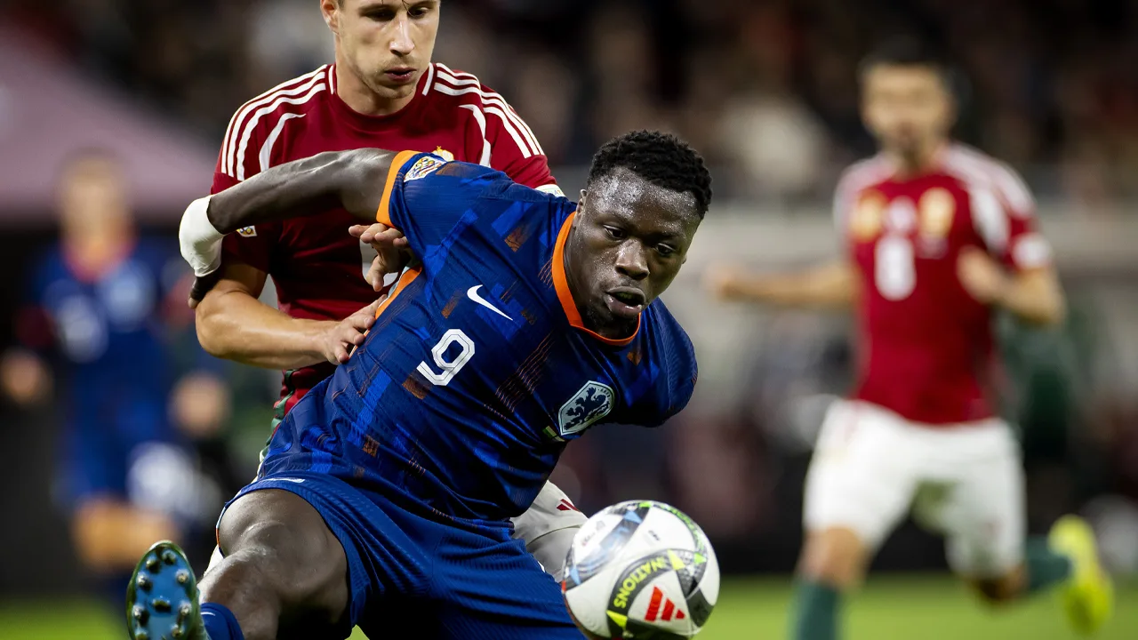 'Ik denk dat Brobbey aan de bal vaster en beter is dan Haaland'