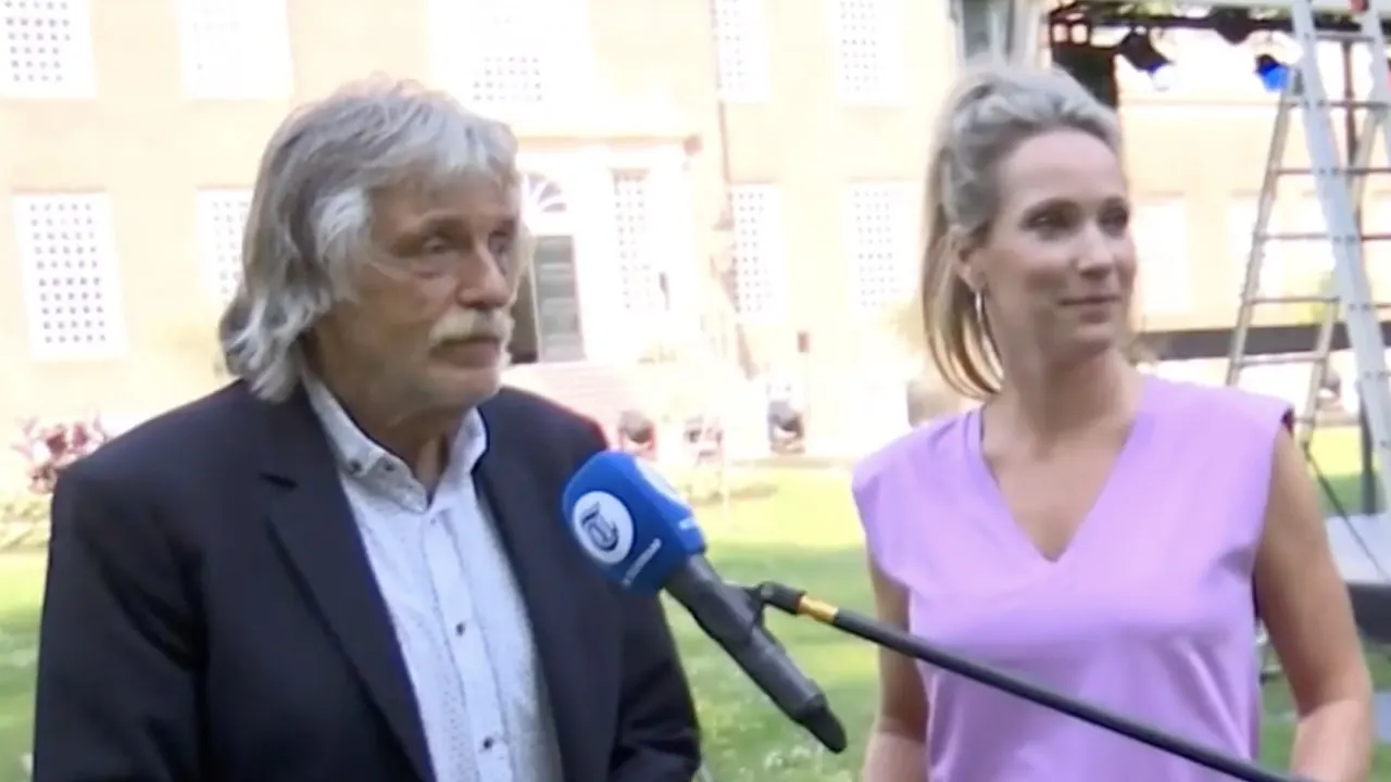 Johan verklapt gezinsuitbreiding Hélène: 'En ik ben niet de vader!'