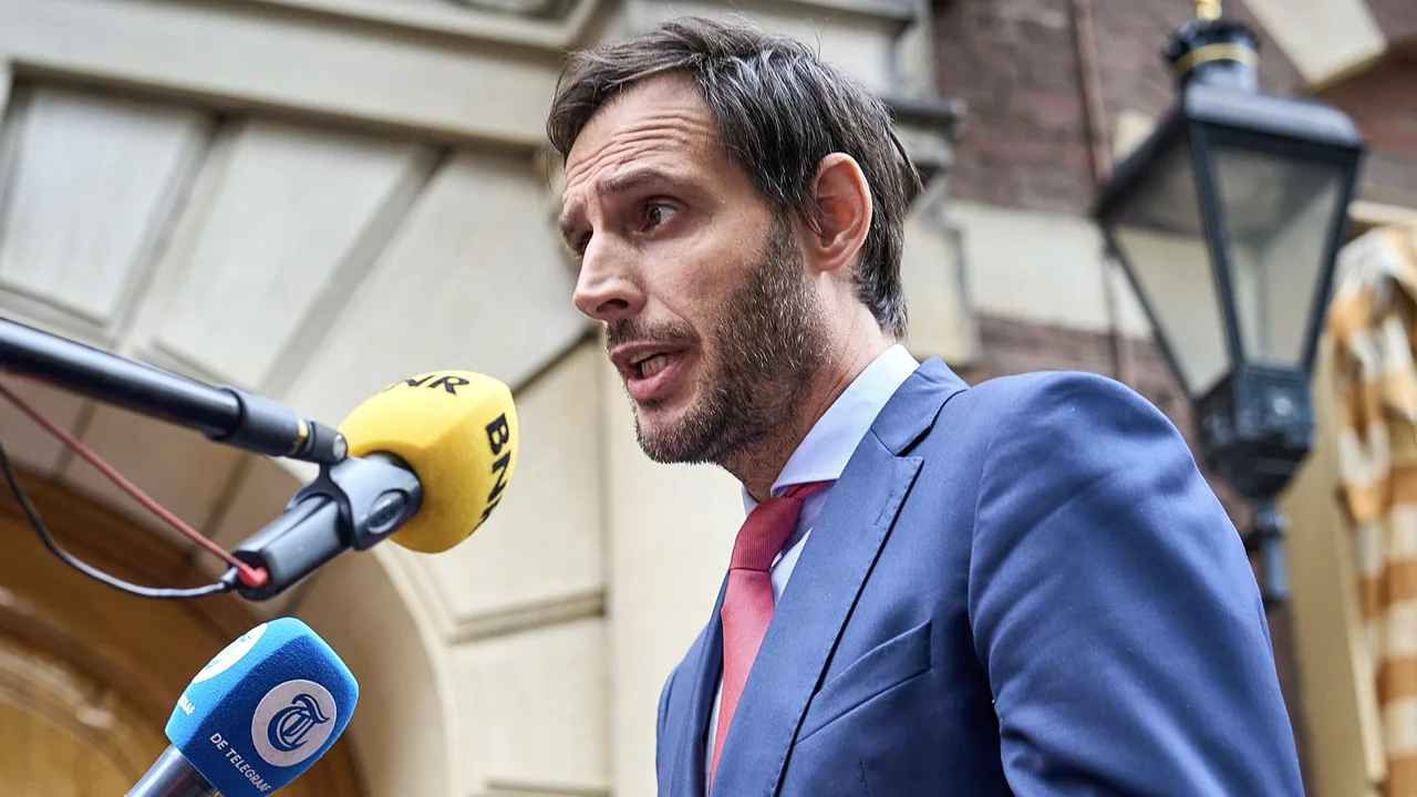 Kamer komt terug van reces voor debat over stikstofuitspraken Hoekstra