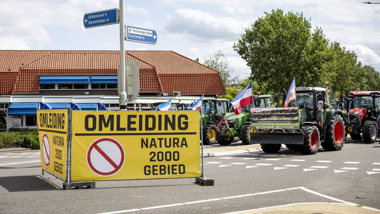 Actie met 150 trekkers in Deurningen tegen stikstofplannen kabinet