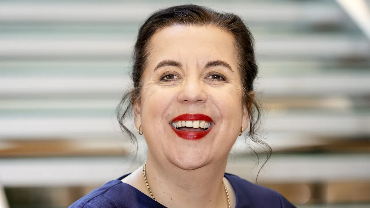 Francis van Broekhuizen wordt niet de opvolger van Maarten van Rossem bij De Slimste Mens