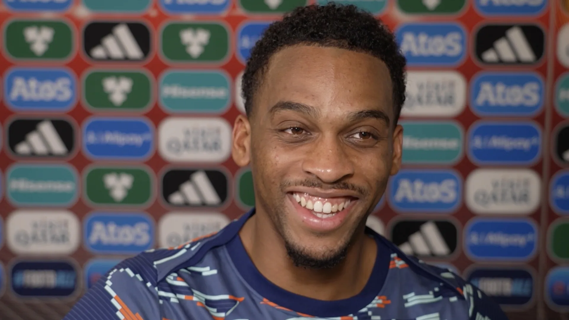 Jurriën Timber na gevat antwoord over scheidsrechter bij Malta-Oranje: 'Waarom lacht iedereen?'