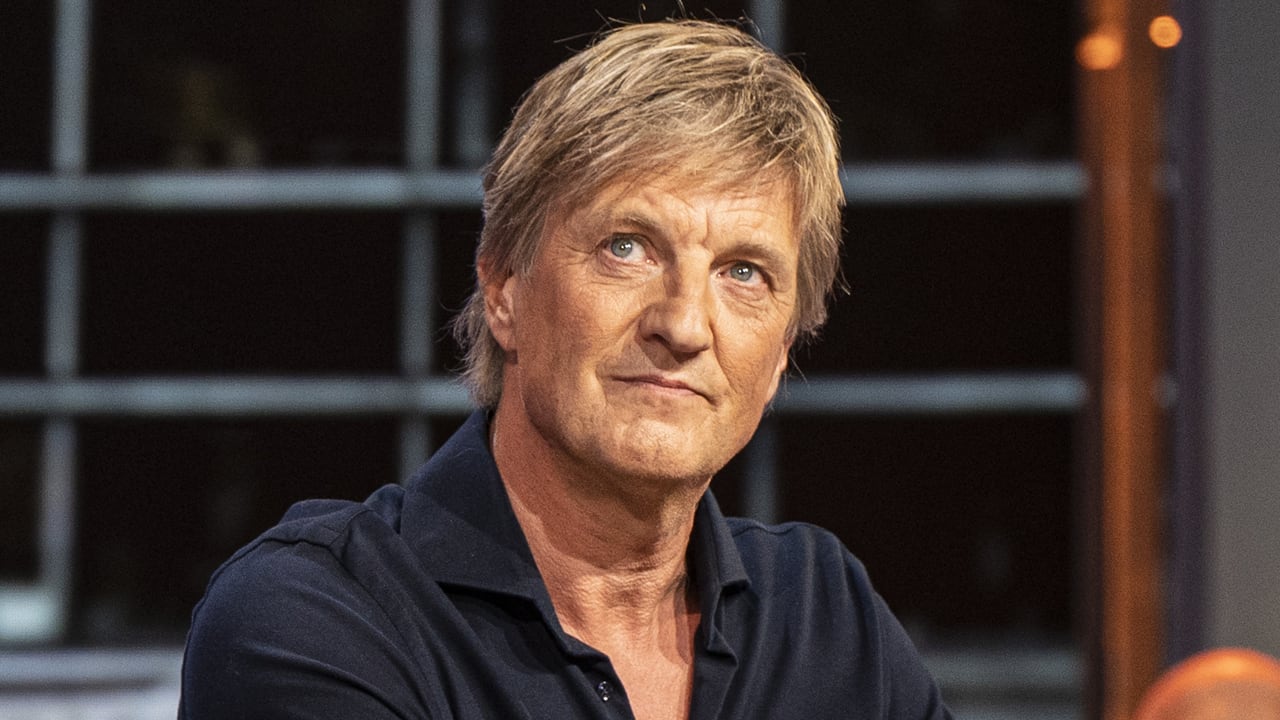 Wim Kieft voor derde keer geopereerd aan zijn knie: 'Hij heeft nog steeds heel veel pijn'