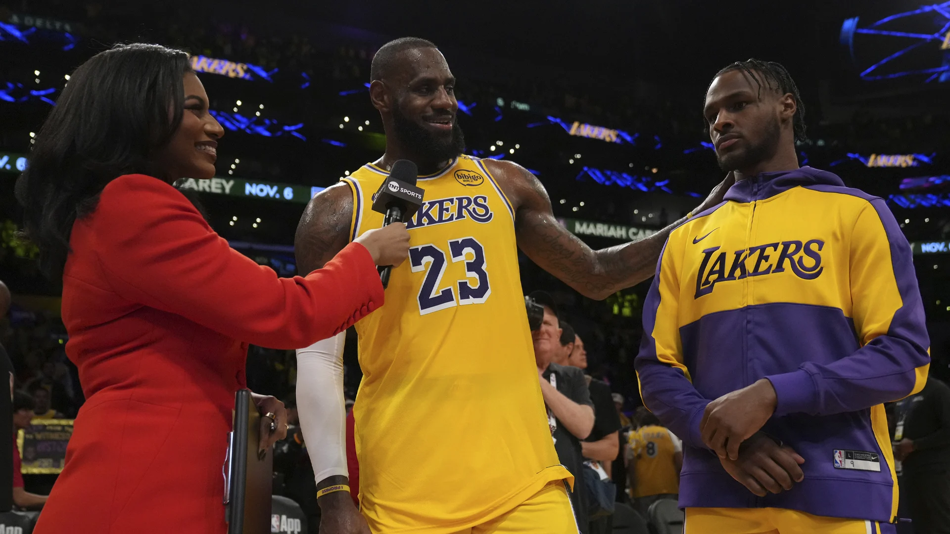 Historisch moment: LeBron James en Bronny eerste vader en zoon in NBA-wedstrijd