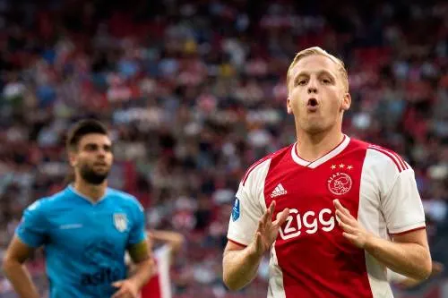 Van de Beek lacht weer bij Ajax