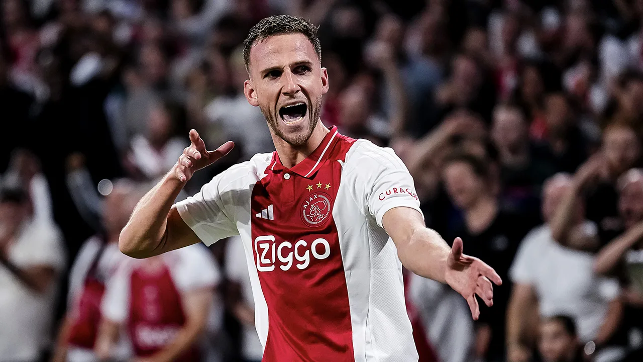 Branco van den Boomen kopt Ajax naar belangrijke zege op FK Vojvodina