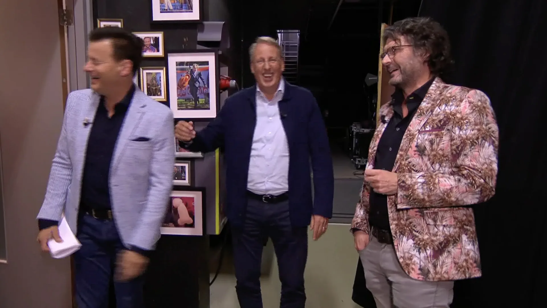 Wilfred loopt weg na verspreking Chris Woerts: 'Heeft die het 100 keer geroepen, zegt die de vos!'