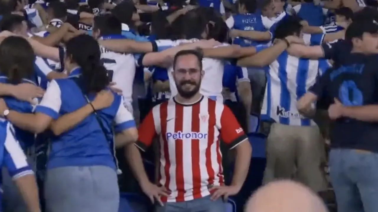 Video: Bilbao-fan staat tussen feestvierende Sociedad-fans na derbyverlies