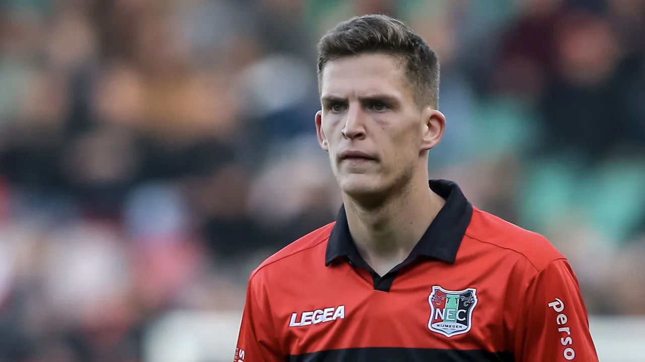 Vriendin Nederlandse voetballer uit stadion gezet in Iran