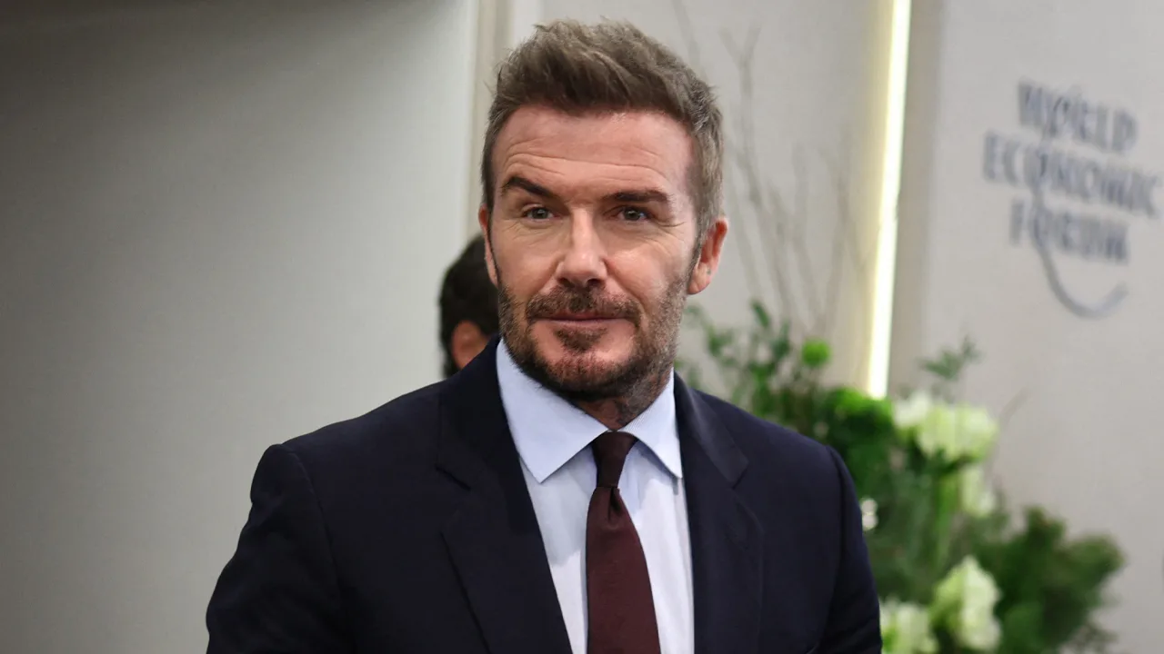 Video: David Beckham negeert vragen over zoon Brooklyn