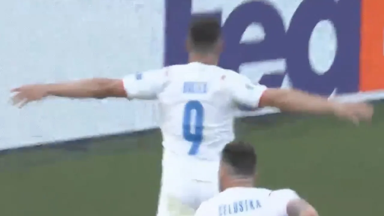 VIDEOGOAL: Holes kopt Tsjechië op voorsprong tegen Oranje