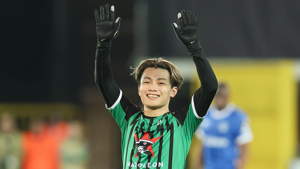 Feyenoord verwelkomt recordaankoop Ayase Ueda