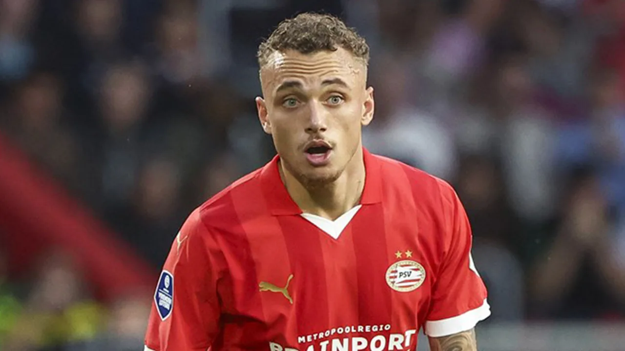 Noa Lang vervult wens van jonge fan met hartverwarmend gebaar bij PSV - FC Volendam