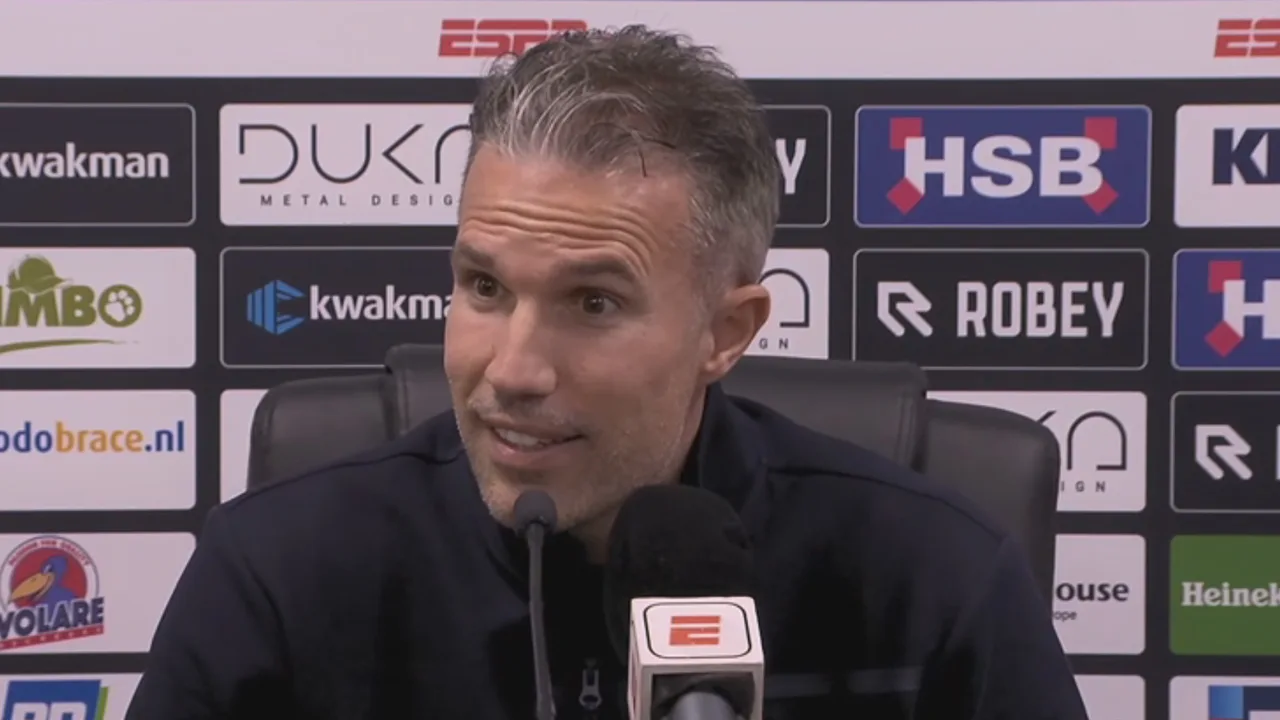 Video: Van Persie cynisch over VAR na puntenverlies bij Volendam: 'Waren ze er wél?! Echt?'