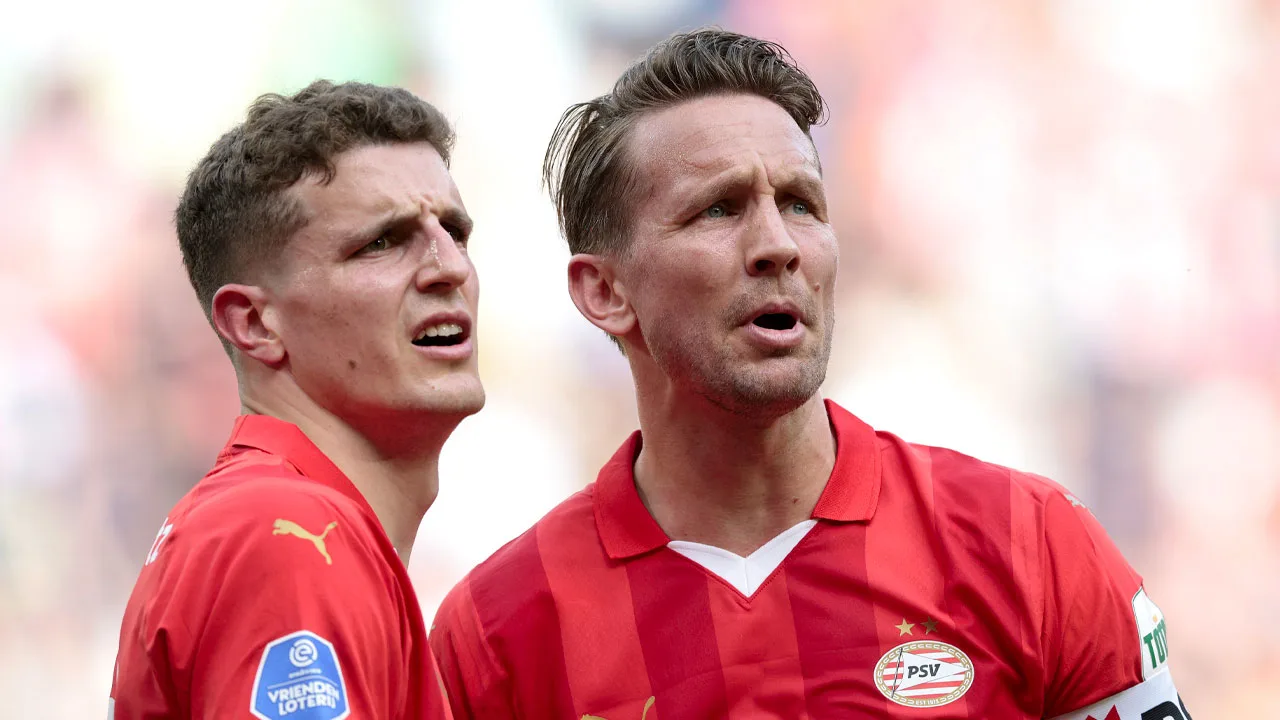 Nieuw thuisshirt PSV duikt op in Rotterdamse winkel 