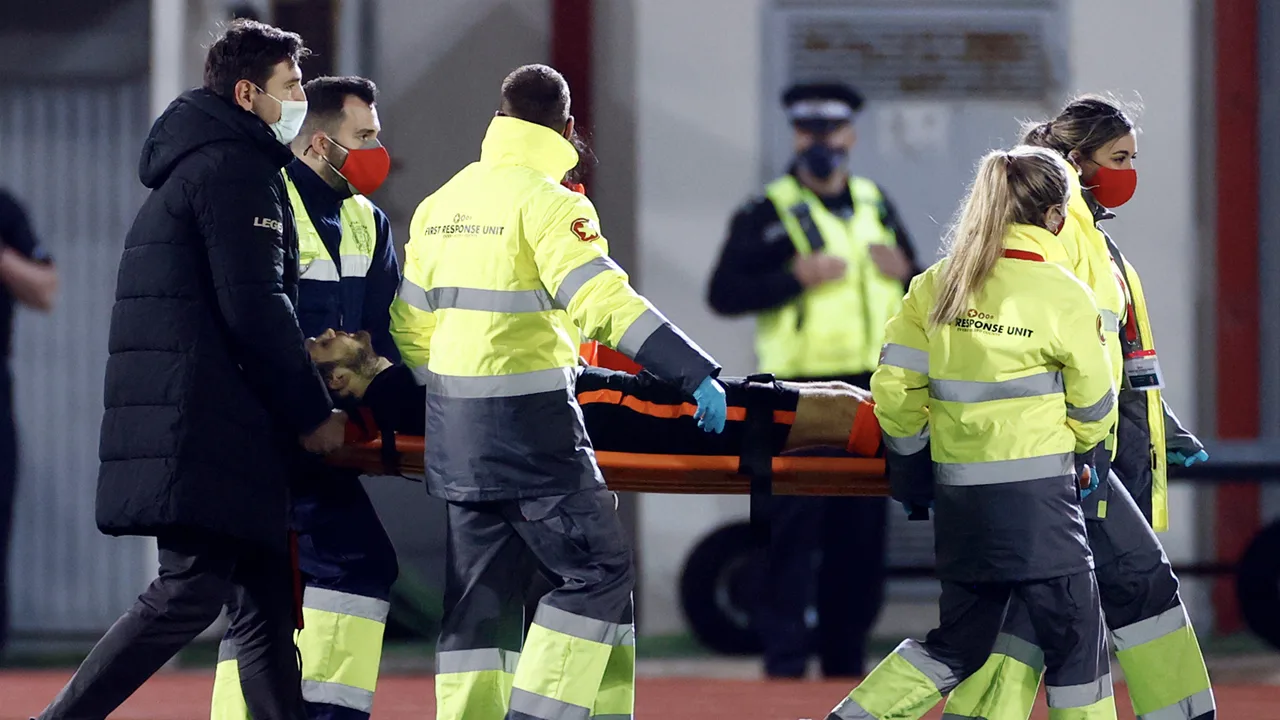 De Boer over blessure Blind: 'Het was niet z'n knie, maar z'n enkel'