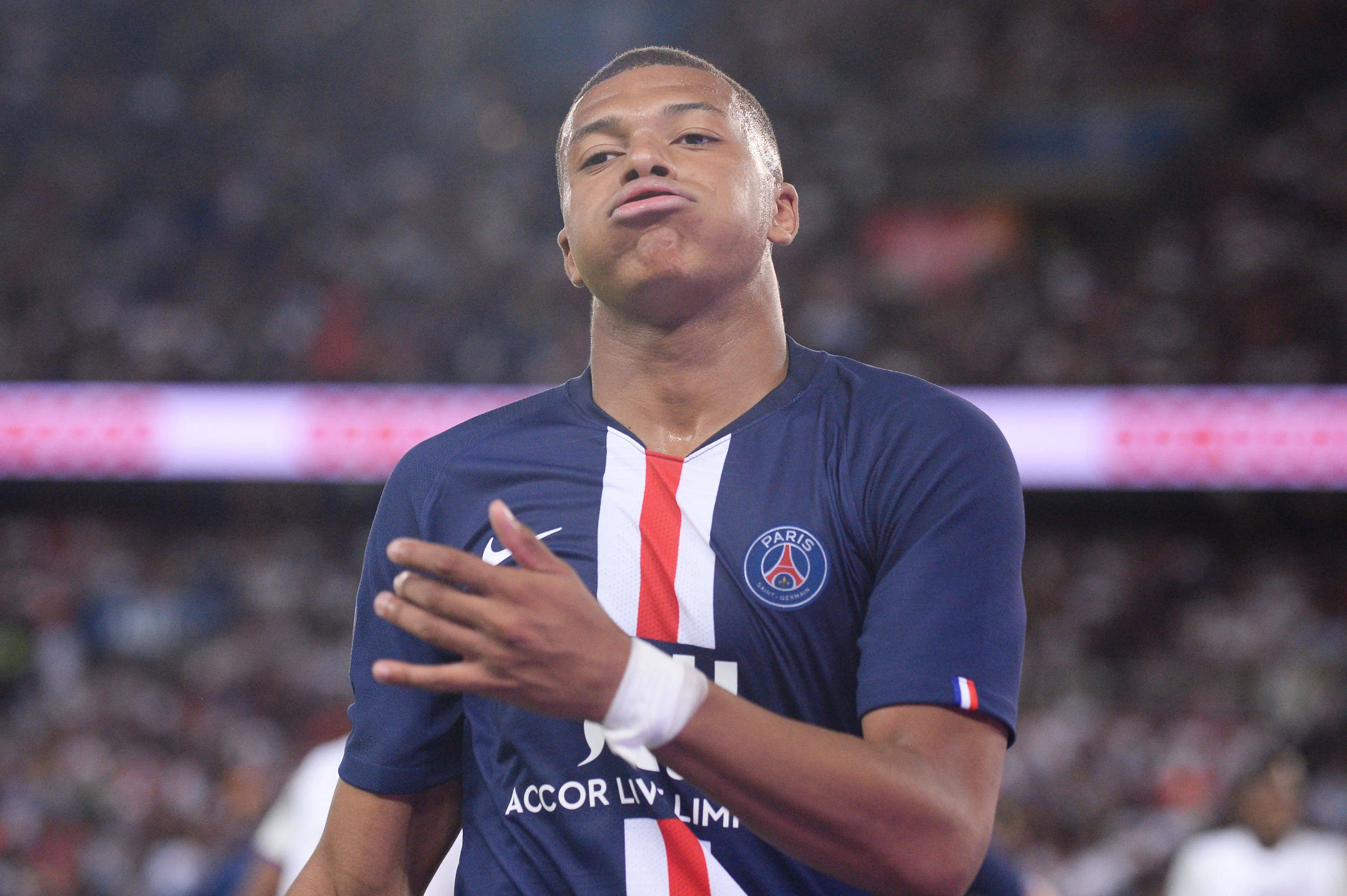 Spierblessure houdt Mbappé weken aan kant