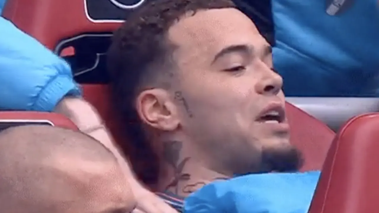 Slot neemt geen risico met Hartman: Feyenoord-linksback ontsnapt aan rode kaart 