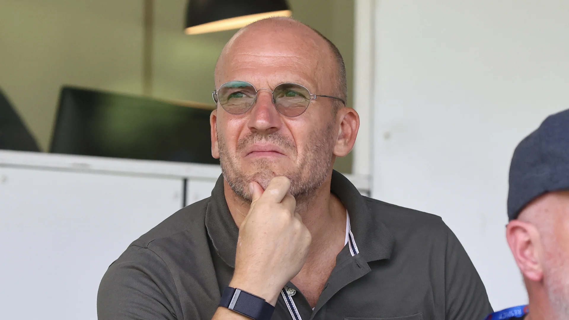 Kroes stelt positie bij Ajax ter beschikking na ontslag van Heitinga