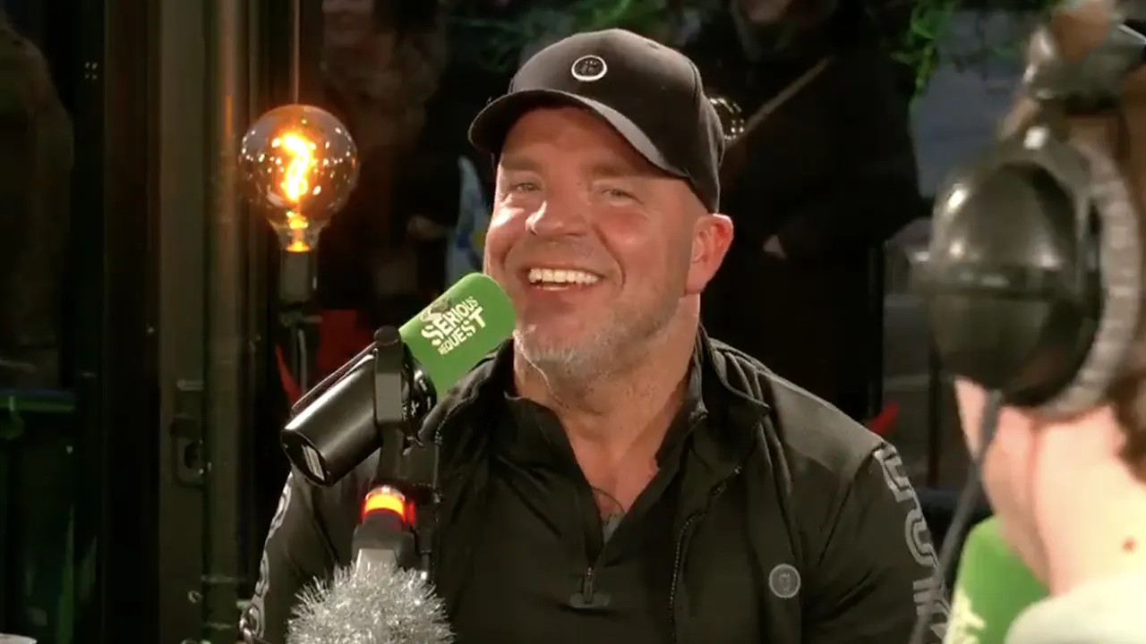 Andy doneert 'wat hij voor twintig minuten bankzitten verdiende' aan 3FM Serious Request