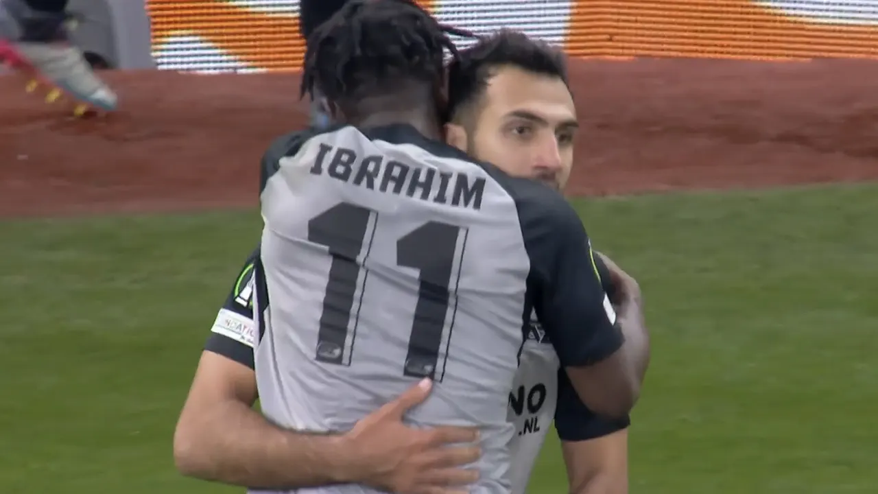 VIDEOGOAL: Aston Villa - AZ Alkmaar 0-1 (Pavlidis)