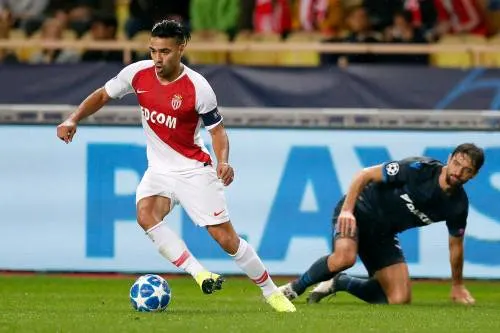 Monaco door strafschoppen uit degradatiezone