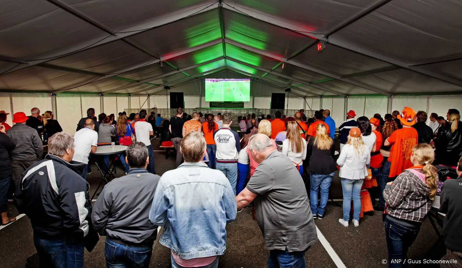 Mogelijk samen voetbal kijken vanaf kwart- of halve finales
