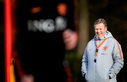 Oranje wil verjaardag Koeman met zege vieren