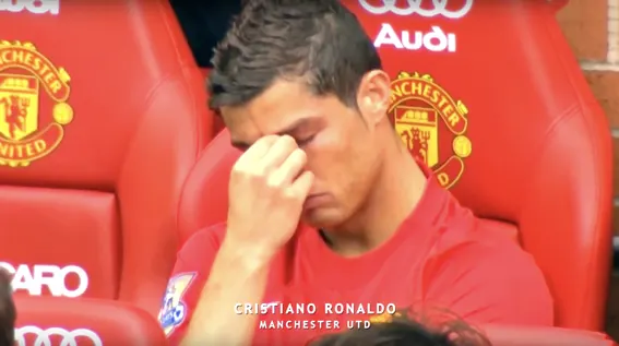 COMPILATIE: Spelers reageren furieus na wissel