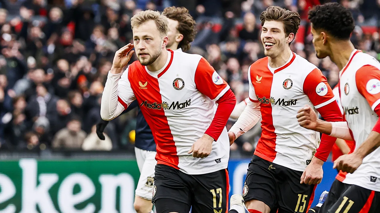 Feyenoord boekt via strafschop moeizame zege op tiental van Go Ahead Eagles