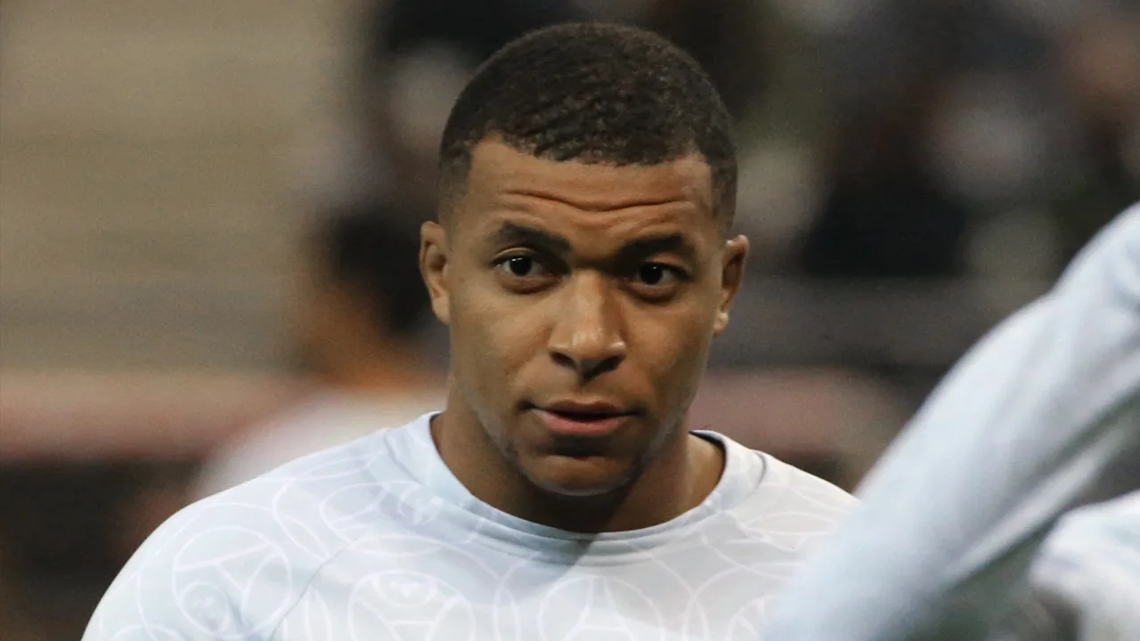 'Mbappé voelt zich verraden en wil in januari vertrekken bij PSG'