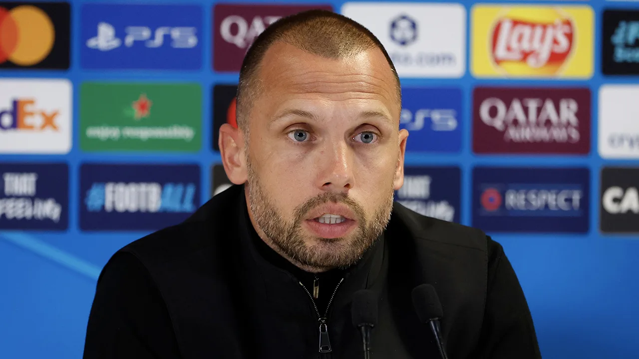 Medelijden met Heitinga: 'Ze hebben een selectie samengesteld van het niveau FC Groningen'