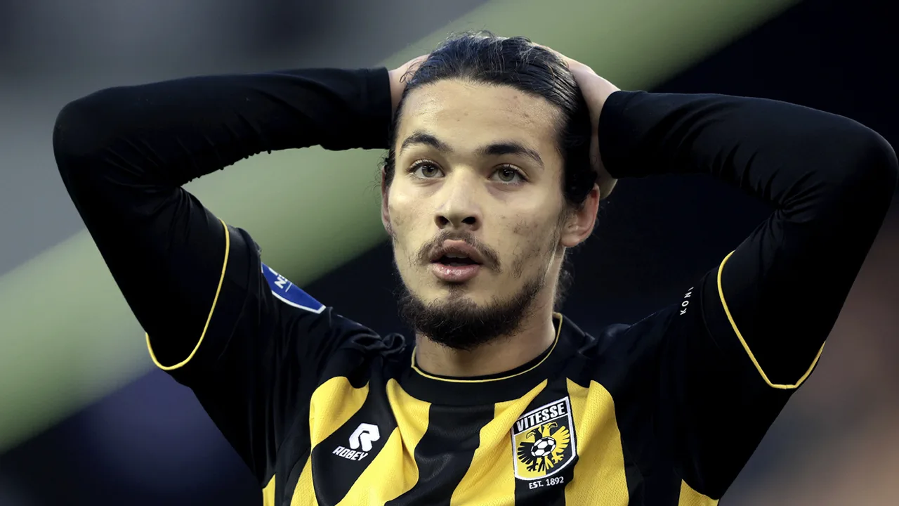 Feyenoord-aankoop Hadj-Moussa nu al afgeserveerd: ‘Weggegooid geld, wordt helemaal niks’