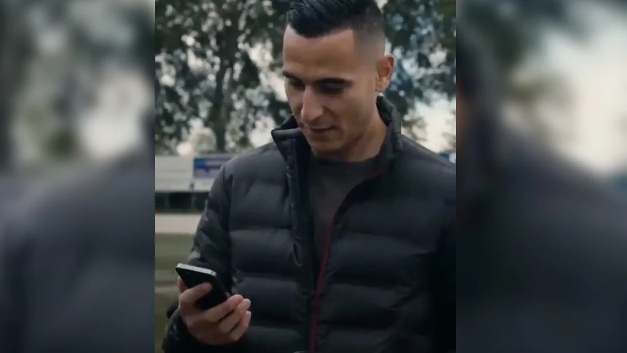 El Ghazi krijgt tijdens opnames appje van Frank de Boer met slecht nieuws