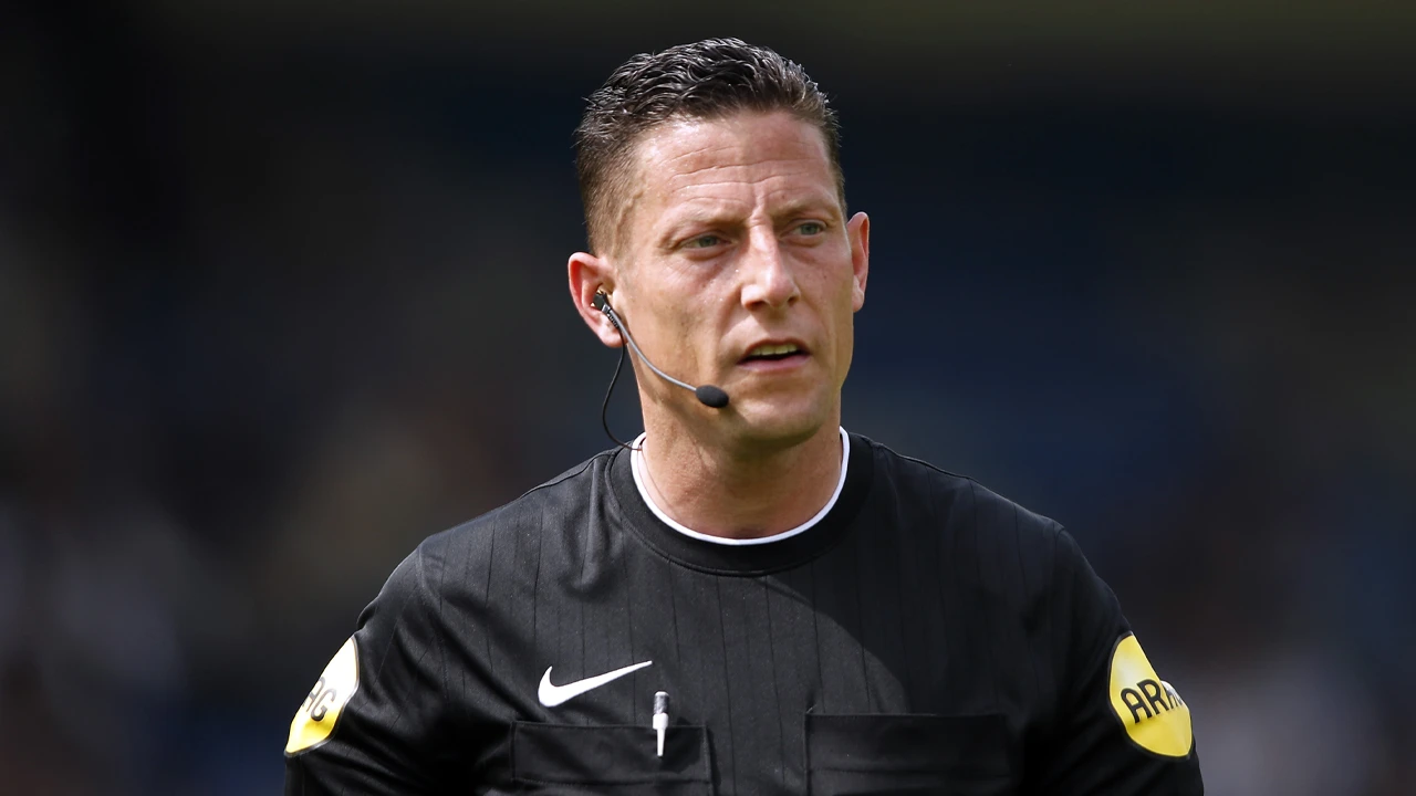 Jeroen Manschot fluit wedstrijd tussen PSV en Feyenoord om Johan Cruijff Schaal