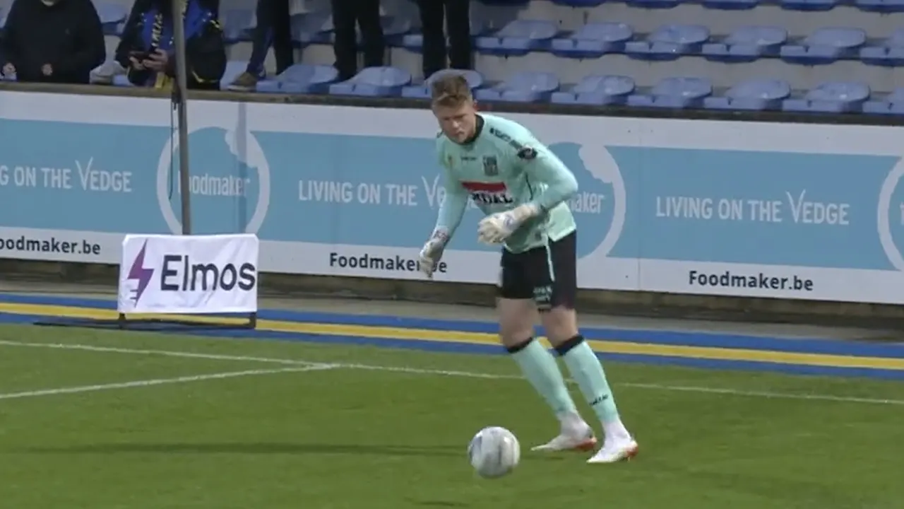 Oud-FC Utrecht-keeper David Jensen maakt blunder van het jaar in België