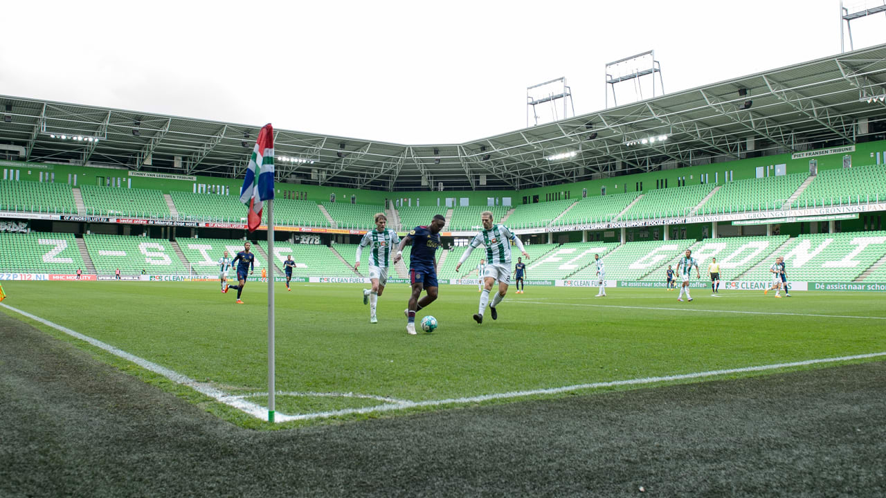 'Ajax houdt rekening met definitieve staking en boekt alvast hotelkamers voor 12.000 euro'
