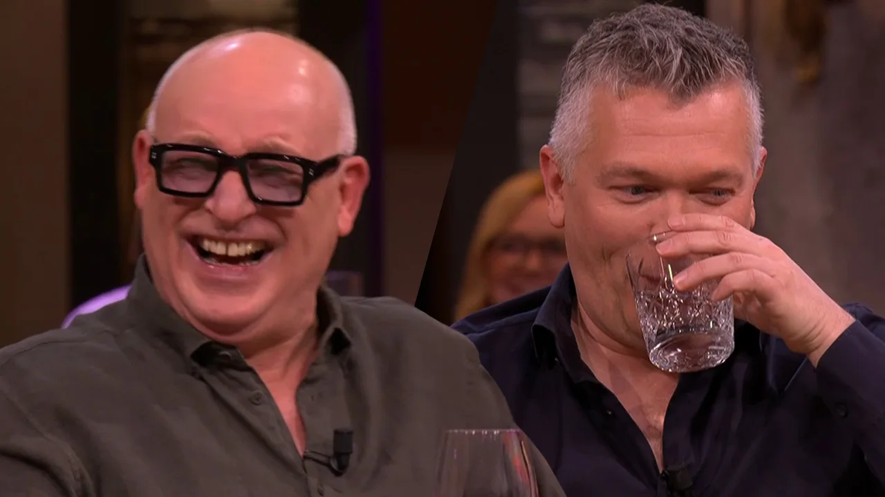 Wouter de Winther houdt zich afzijdig tijdens ordinair gesprek: 'Neem nog maar een glaasje water!'