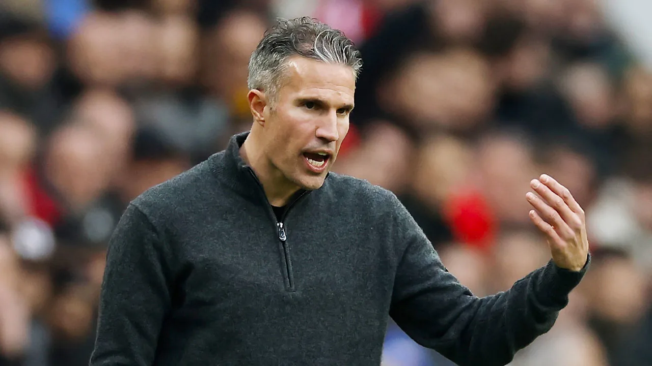 Robin van Persie neemt schuld op zich na kansloze nederlaag bij PSV: 'Ik moet dit beter doen'