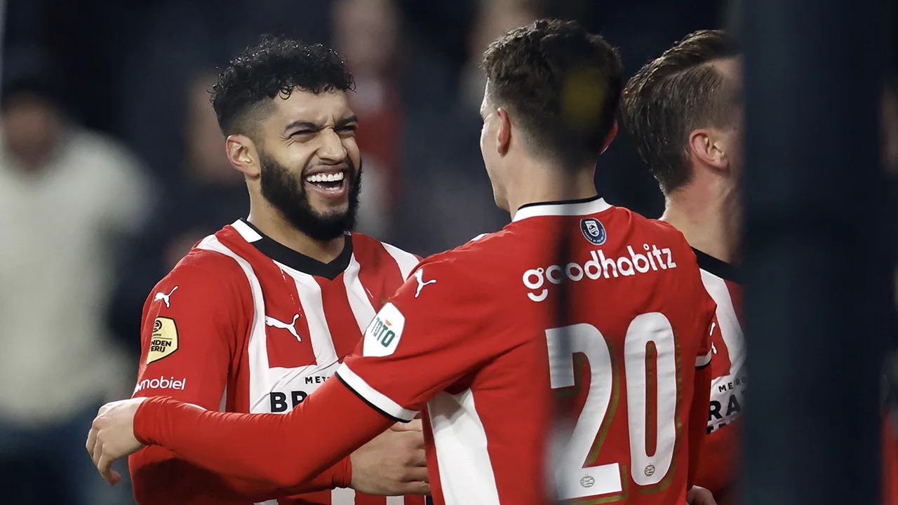 PSV verslaat Feyenoord en staat in halve finale van KNVB-beker