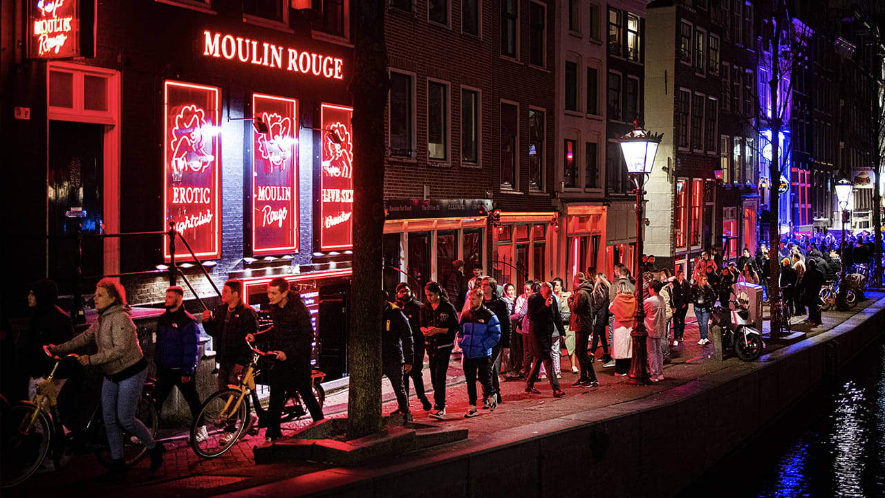 CDA pleit voor sluiting van ramen op de Wallen om tien uur ’s avonds: 'Alleen op afspraak'