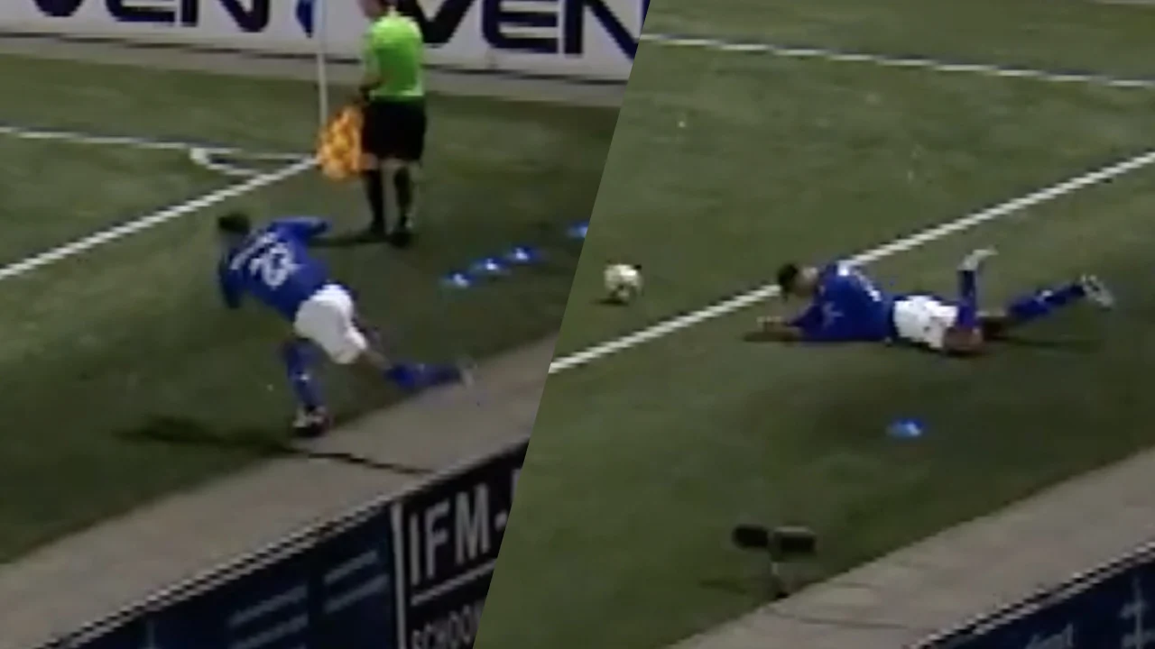 Video: FC Den Bosch-speler glijdt uit bij ingooi en gaat onderuit