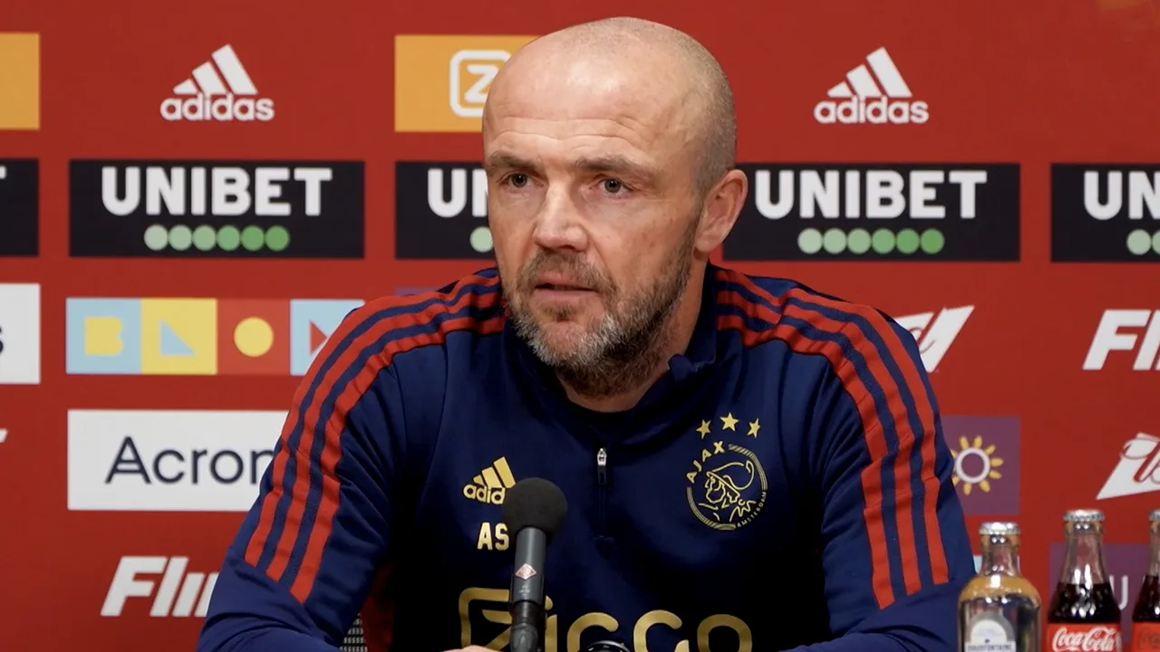 'Alfred Schreuder mag na crisisberaad voorlopig aanblijven bij Ajax'