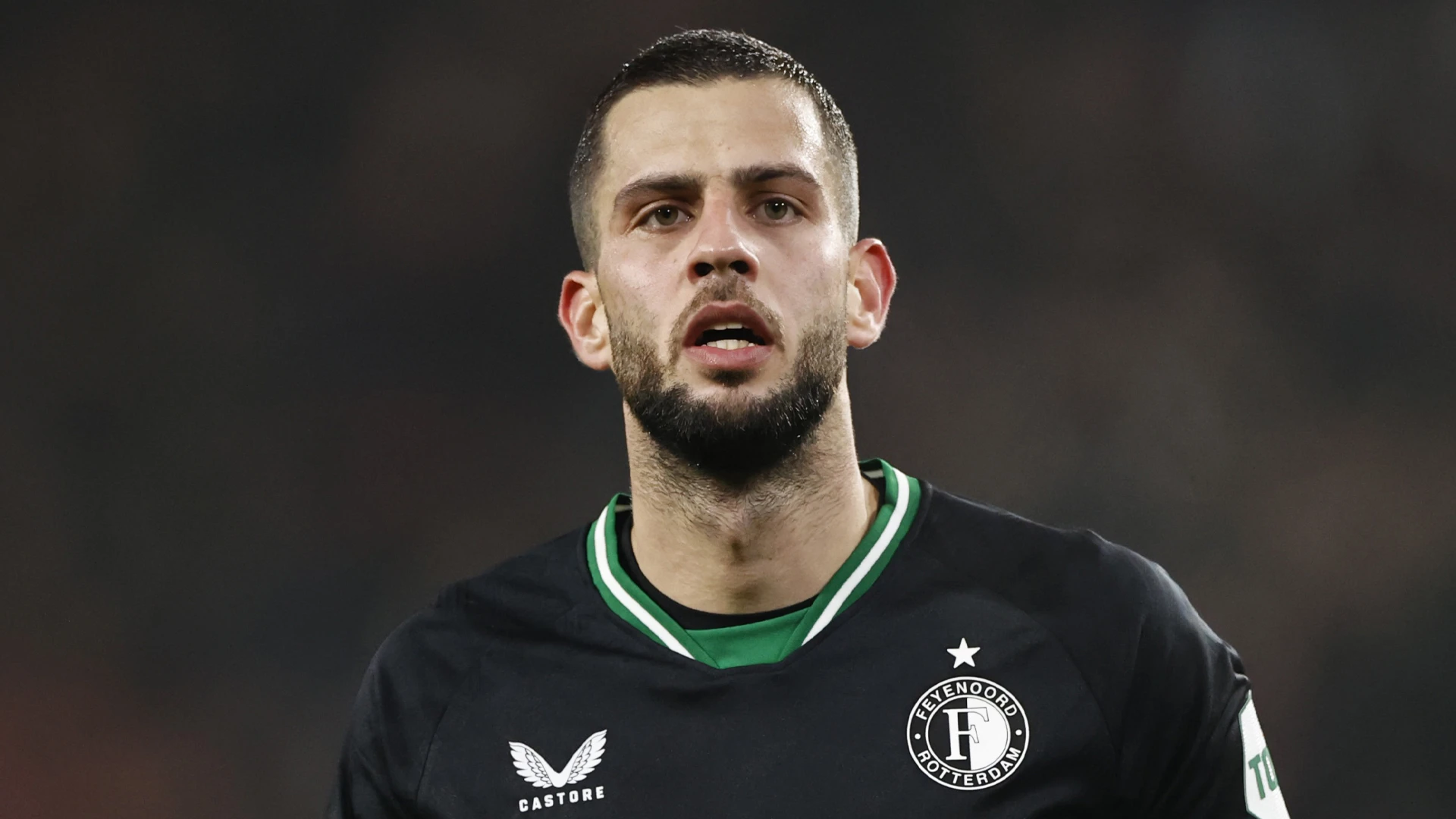 'Feyenoord zou gek zijn als het een bod van in totaal 36 miljoen euro op Hancko niet accepteert'